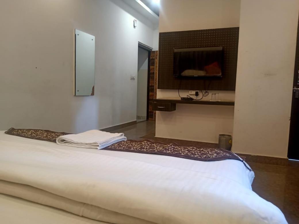 Hotel Rajshree Tanakpur Екстер'єр фото