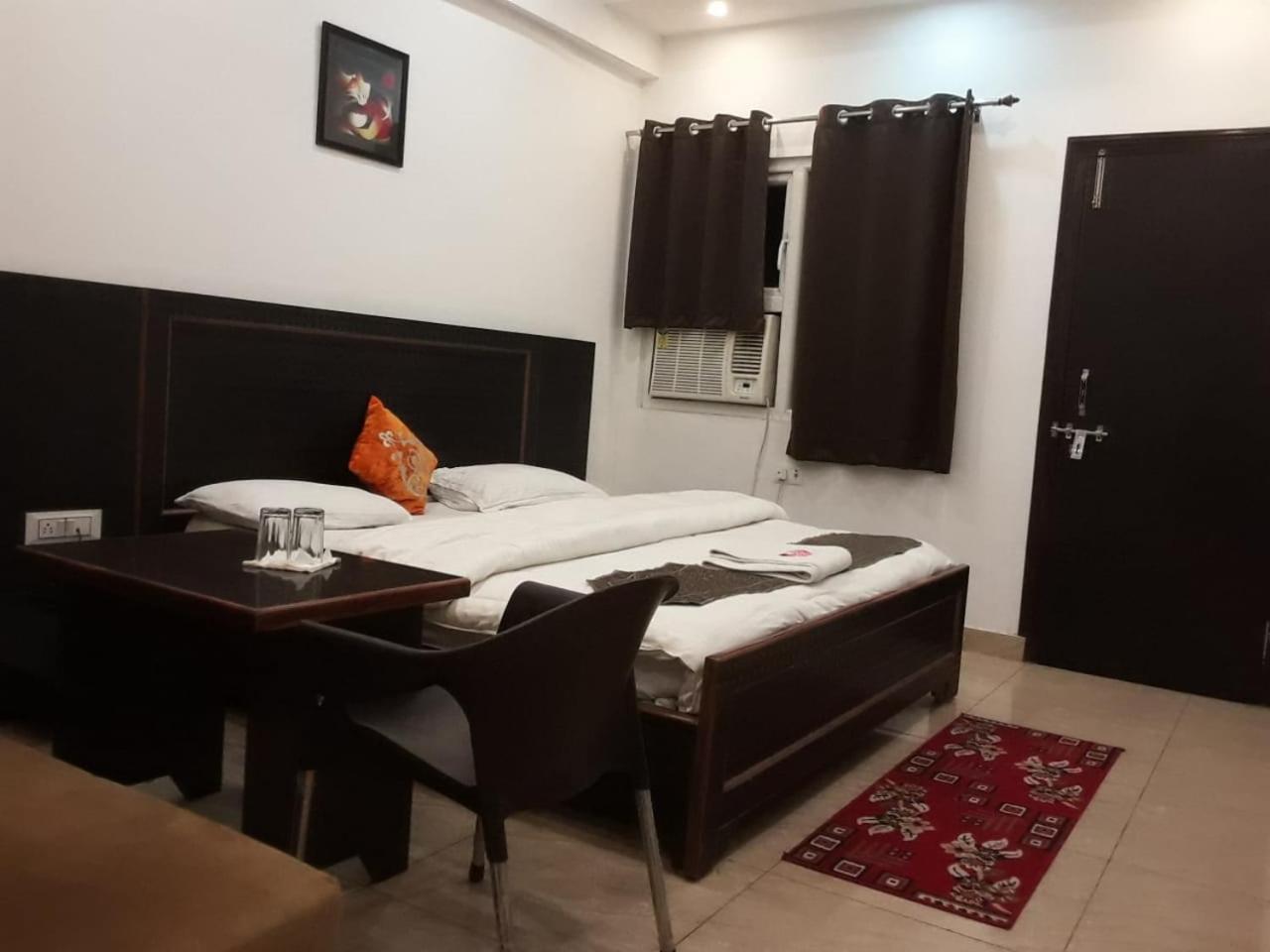 Hotel Rajshree Tanakpur Екстер'єр фото