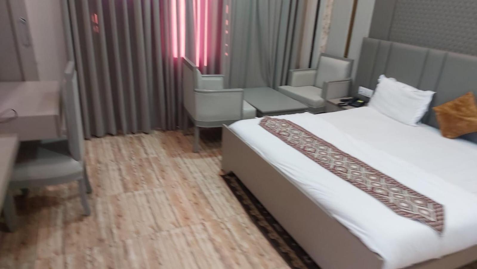 Hotel Rajshree Tanakpur Екстер'єр фото