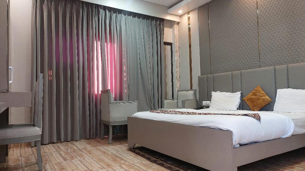 Hotel Rajshree Tanakpur Екстер'єр фото