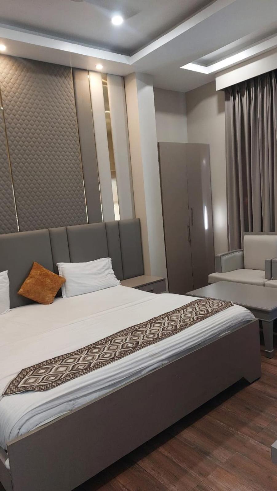 Hotel Rajshree Tanakpur Екстер'єр фото