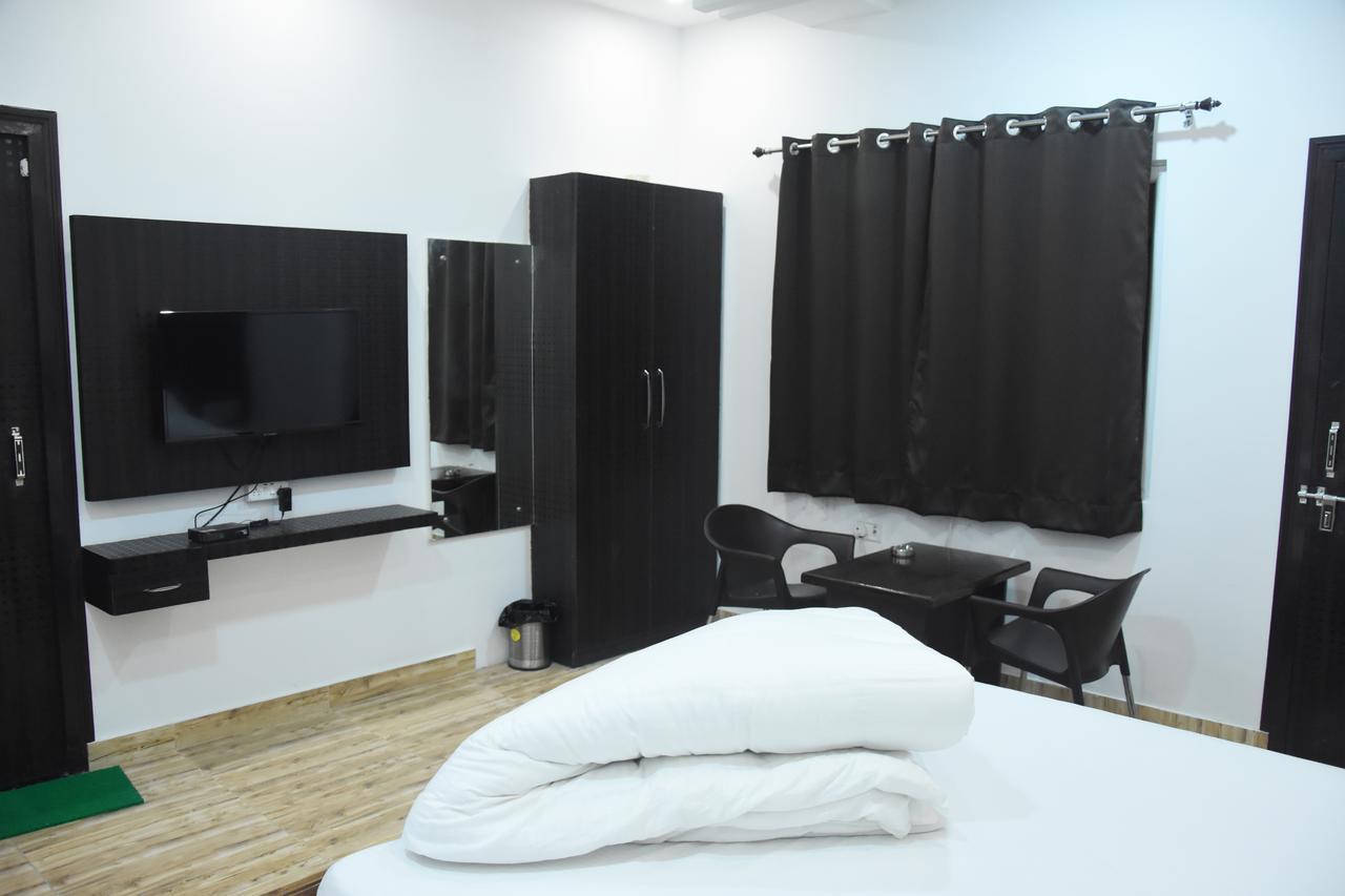 Hotel Rajshree Tanakpur Екстер'єр фото