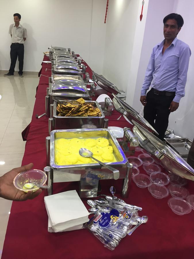 Hotel Rajshree Tanakpur Екстер'єр фото